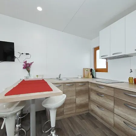 Mobile Kalcit Biograd Na Moru